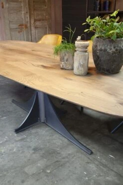 Esszimmertisch Imbuto -Möbelhaus Eetkamertafel Imbuto eikenhout Mokana Meubelen 6 1300 1000 scaled 1