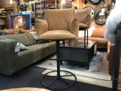 Lindy Barhocker Mit Arm -Möbelhaus IMG 2176 1300 1000 scaled 1