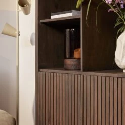 Fächerschrank Madison Walnuss -Möbelhaus Vakkenkast Madison Walnoot Sfeer 2 1300 1000 scaled 1