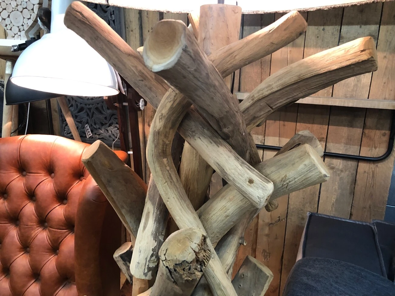 Baumstammleuchte Mit Kroko-Lampenschirm 2 Baumstammleuchte Mit Kroko-Lampenschirm – Bild 2