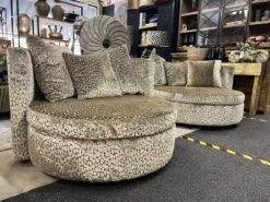 La Lord 12 La Lord -Möbelhaus la lord loveseats velours stof motief 1300 1000 scaled 1