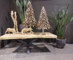Esstisch Suar Baumstammtisch Spinnenbein 6 Esstisch Suar Baumstammtisch Spinnenbein -Möbelhaus suar boomstam tafel met kerstboom 1300 1000 scaled 1