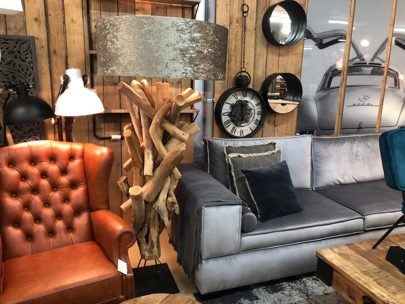 Baumstammleuchte Mit Kroko-Lampenschirm 1 Baumstammleuchte Mit Kroko-Lampenschirm